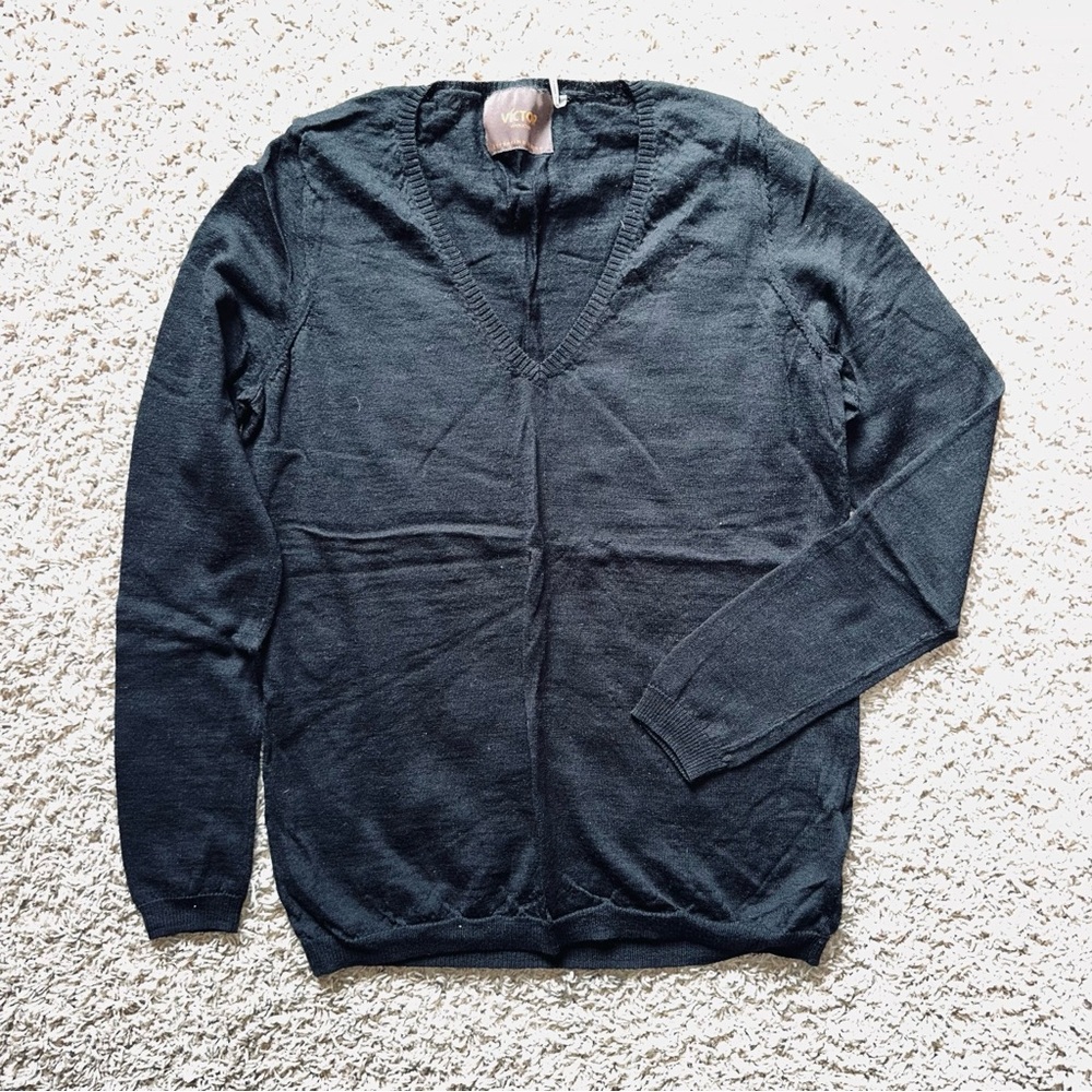 100% Wool Victor V-Neck Black Sweater XL Soft Lightweight Warm Victor